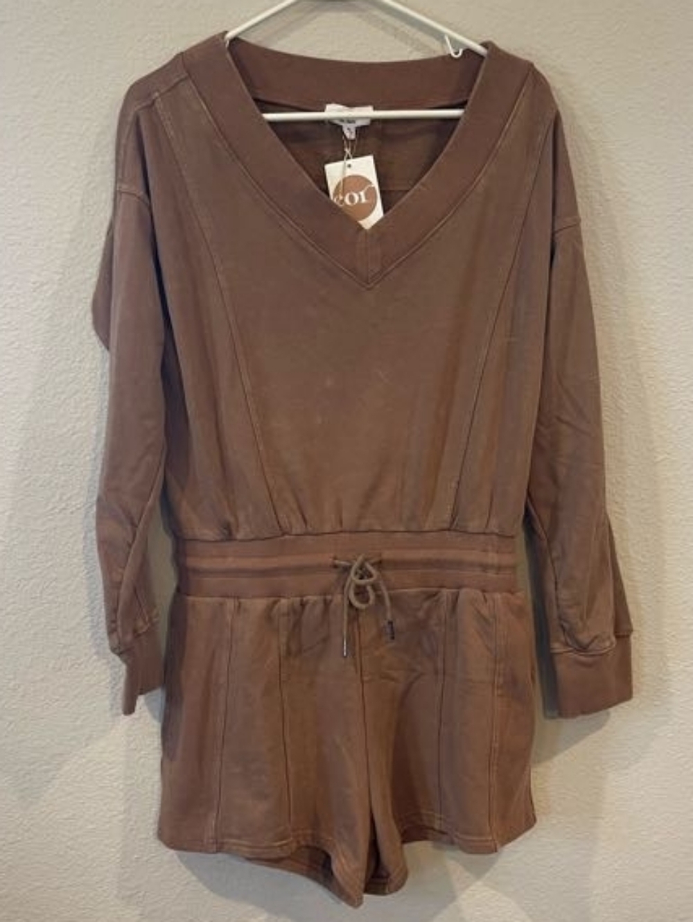 NWT EE SOME Womens Brown V Neck Long Sleeve Lounge Sweatshirt Romper Size Medium